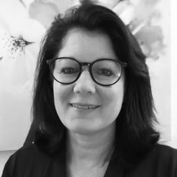 Jacob Zoe graustufen.jpg